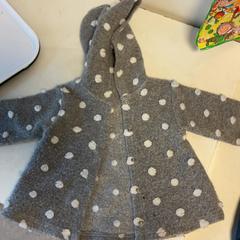 Jaqueta infantil Grijs met stipjes, segons ha informat Artis mitjançant iLost