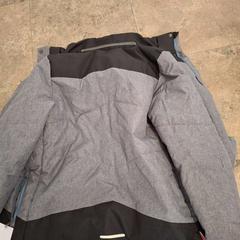 재킷 Grijs, iLost를 사용하여 Regio West-Vlaanderen에 보고됨