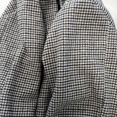 السترة Wit met zwart، كما تم الإبلاغ عنه بواسطة Arriva Friesland / Groningen عبر iLost