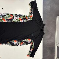 Zwempak Shirt zwart met bloemen, as reported by Avonturenpark Hellendoorn using iLost