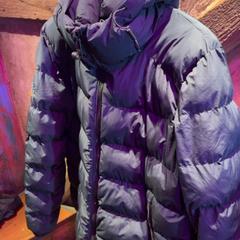 Chaqueta Black, segundo informou Club Nyx/Exit Café usando iLost