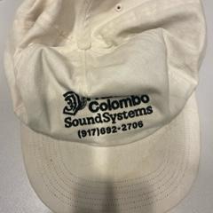 Baseball cap beige, iLost를 사용하여 MEININGER Hotel Brussels City Center에 보고됨