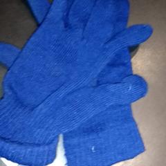 Luvas, como reportado por TivoliVredenburg utilizando o iLost