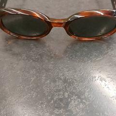 Gafas de sol, ha sido reportado por Rotterdam The Hague Airport con iLost