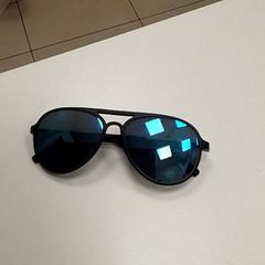 Lentes, segundo informou ilévia usando iLost