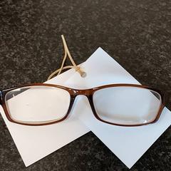 Okuliare bruin, ako bolo nahlásené Centraal magazijn pomocou iLost