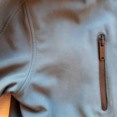 Giacca Grijs/groen, come riportato da DierenPark Amersfoort utilizzando iLost