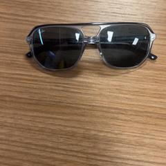 Okulary słoneczne Zwart Ray Ban, zgłoszono przez Pathé Buitenhof przy użyciu iLost