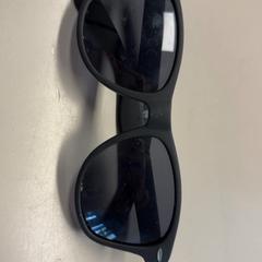 Napszemüveg zwart kind, amint azt Burgers' Zoo az iLost segítségével jelentette.