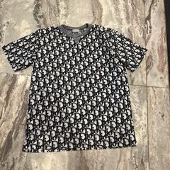 T shirt, come riportato da Van der Valk Hotel Amsterdam-Amstel utilizzando iLost