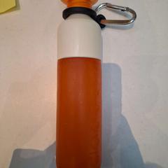 Láhev Dopper Oranje, jak nahlášeno Rijksmuseum van Oudheden pomocí iLost