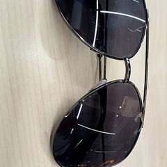 Sunglasses, as reported by IKEA Toulon using iLost