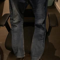 Jeans, segundo informou Van der Valk Hotel Heerlen usando iLost