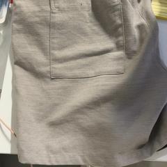 Pantalons curts, segons ha informat Silver Sands Beach mitjançant iLost