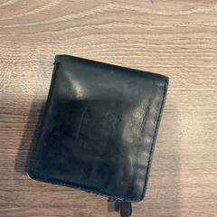 財布 Donyina samuel がiLostで Gemeente Amsterdam - Bureau Gevonden Voorwerpen によって報告されました