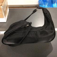 여성용 가방, iLost를 사용하여 Breng Nijmegen에 보고됨