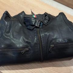 Kožený kabát Zwart, jak nahlášeno Van der Valk Hotel Eindhoven - Best pomocí iLost