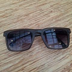 Solbriller med styrke donker grijs/zwart, som rapportert av Gemeente Zeist ved bruk av iLost