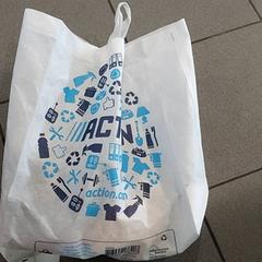 バッグ - Stoffen tas がiLostで Regio Oost-Vlaanderen によって報告されました