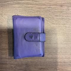 財布 Kriefman vivienne h がiLostで Gemeente Amsterdam - Bureau Gevonden Voorwerpen によって報告されました