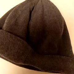 Hoed Grey, zoals gemeld door Mövenpick Hotel Amsterdam City Centre met iLost