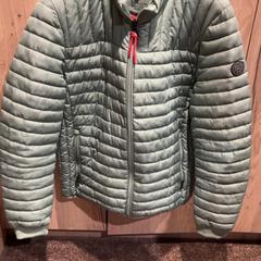 İLost kullanarak Van der Valk Hotel Apeldoorn - De Cantharel tarafından bildirildiği gibi Jas groene