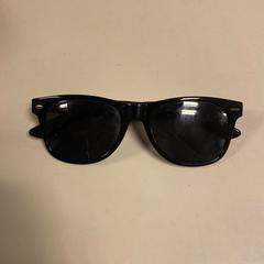 Zonnebril  Zwart, as reported by Pathé Tuschinski using iLost