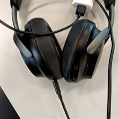 Hoofdtelefoon en lader Zwart/wit, gemeldet von Heidelberglaan 15 über iLost