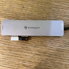 Concentrador usb Silver Fitfort, ha sido reportado por MEININGER Hotel Berlin East Side Gallary con iLost