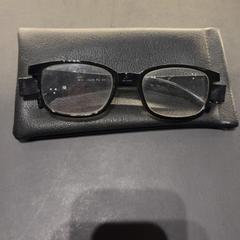 Brillenetui mit brille Zwart, gemeldet von Van der Valk Hotel Houten über iLost