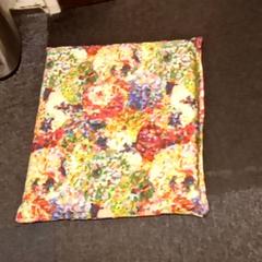 Almofada, como reportado por Mövenpick Hotel Amsterdam City Centre utilizando o iLost