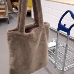 バッグ がiLostで IKEA Breda によって報告されました