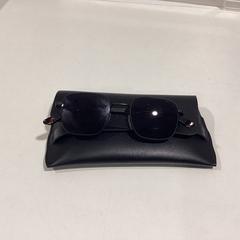 Des lunettes de soleil - 251025 OUTW, a été signalé par Ziggo Dome utilisant iLost
