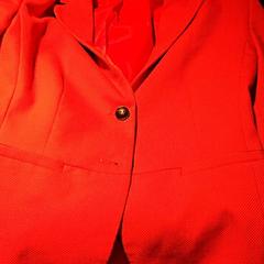 블레이저 Red, iLost를 사용하여 Club Nyx/Exit Café에 보고됨