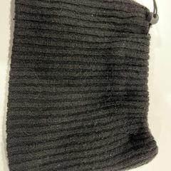 Kleding - Buff/sjaal, a été signalé par Centraal magazijn utilisant iLost