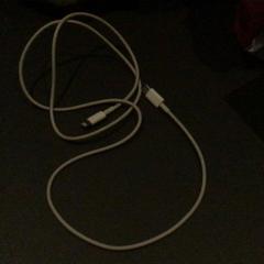 アダプタ Charger がiLostで Van der Valk Hotel Amsterdam Zuidas によって報告されました