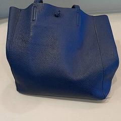 Torebka Donker blauw, zgłoszono przez Van der Valk Hotel Schiphol przy użyciu iLost