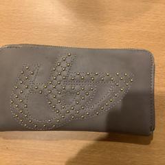 Carteira Pellegrini, como reportado por Gemeente Amsterdam utilizando o iLost