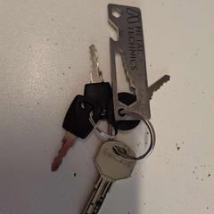 Sleutelbos chrome en zwart, zoals gemeld door Regio West-Vlaanderen met iLost