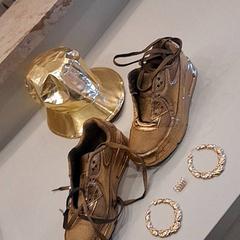 Sabates, Barret & Arracada Gold, segons ha informat Van der Valk Hotel Schiphol mitjançant iLost