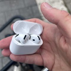 Airpods 4 van Ferdi، كما تم الإبلاغ عنه عبر iLost