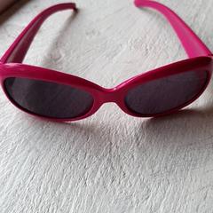 Sluneční brýle Roze, jak nahlášeno DierenPark Amersfoort pomocí iLost