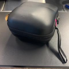 İLost kullanarak Pathé Amsterdam Noord tarafından bildirildiği gibi Kulaklıklar Zwart met hoesje