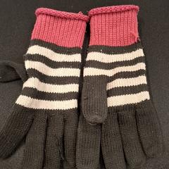 장갑 rayé noir/gris/rose, iLost를 사용하여 IKEA Marseille La Valentine에 보고됨