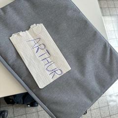 Laptop cover met documentatie, as reported by Universiteit Gent - Blandijn using iLost