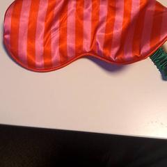 Maschera per dormire Roze  rood, come riportato da Van der Valk Hotel Tiel utilizzando iLost