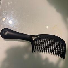 Hřeben, jak nahlášeno Room Mate Bruno pomocí iLost