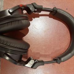 Auricular noir, segons ha informat TCL mitjançant iLost