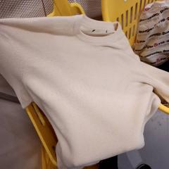 Camisola, como reportado por IKEA Paris - Italie Deux utilizando o iLost
