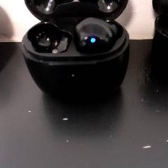 Headphone case, as reported by Qbuzz servicepunt  Emmen using iLost